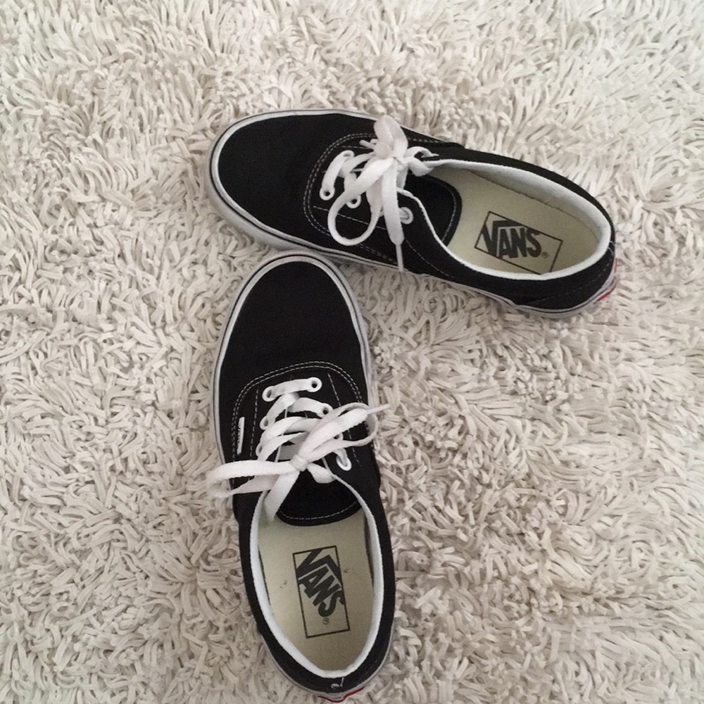 VANS Era in black and white